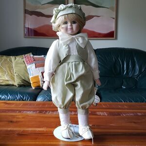 Vintage musical porcelain doll Brinns